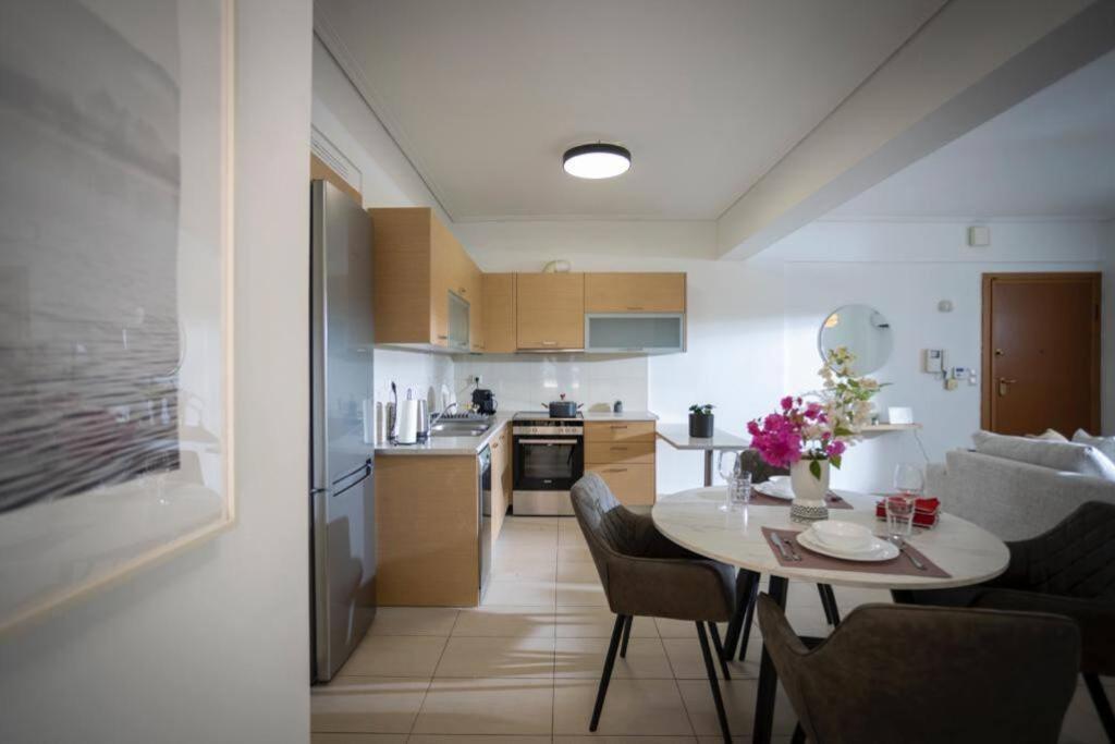 Pame Rentals - Cozy Glyfada Stay With Free Parking Athen Eksteriør billede