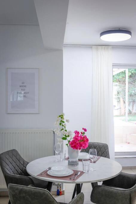Pame Rentals - Cozy Glyfada Stay With Free Parking Athen Eksteriør billede
